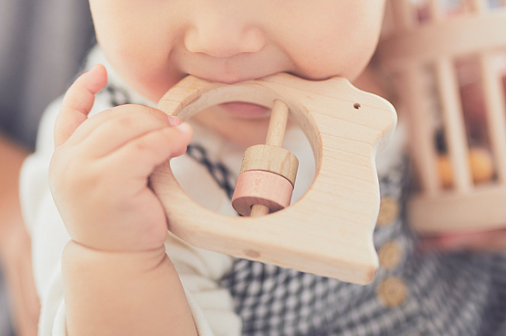 生後6か月のこどもにおすすめの知育玩具の特徴