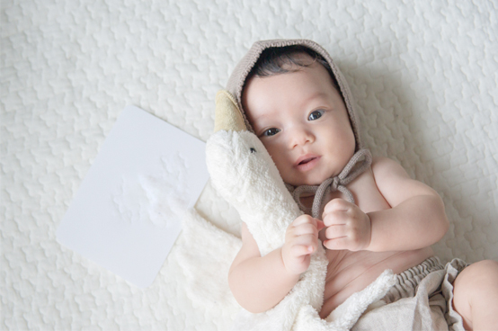 赤ちゃんの原始反射と知育玩具の効果について