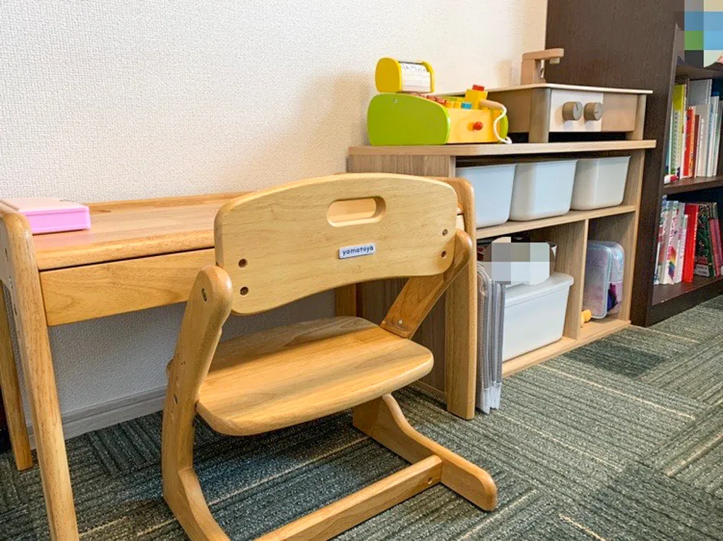 インテリアになじむ日本製ままごとキッチン　くるみいろ