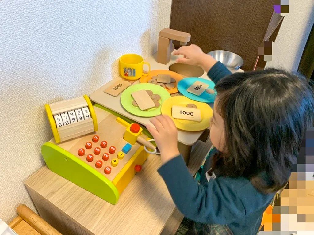 インテリアになじむ日本製ままごとキッチン　くるみいろ