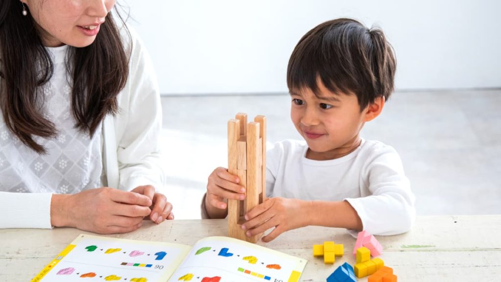 GENIの知育玩具・木のおもちゃ・知育パズル「育脳タワー」｜知の贈り物